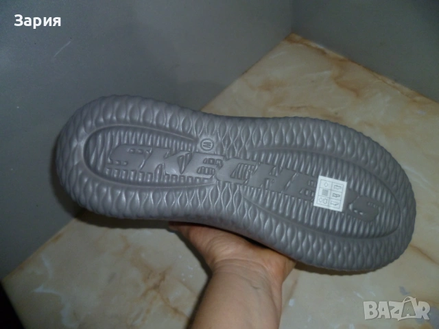Skechers нови обувки №45, снимка 4 - Маратонки - 53905882