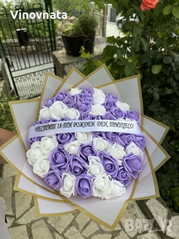 Приказен букет от 51 фоамови рози с лента с текст, снимка 3 - Изкуствени цветя - 51632127