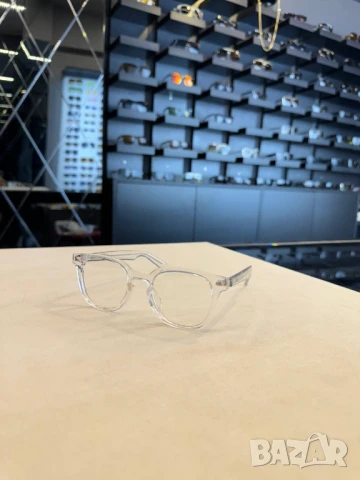 очила  с черен обикновен калъф и ув защита prada, снимка 5 - Слънчеви и диоптрични очила - 50776581