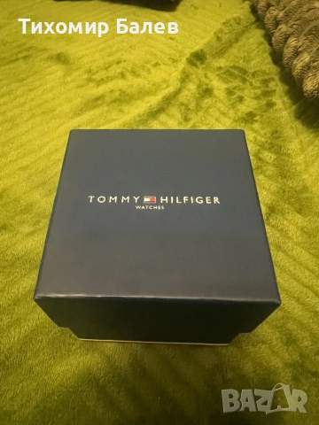 Златист Tommy Hilfiger, снимка 2 - Луксозни - 52691424
