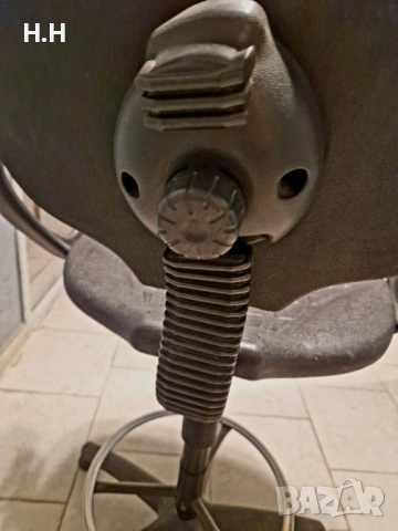 Офис/ученически/стол с амортисьор , снимка 3 - Други стоки за дома - 53903929