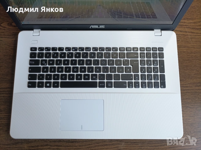 Снежнобял ASUS 17.3" | 4-ядрен Intel | 8GB RAM | 256GB SSD | НОВА Батерия, снимка 2 - Лаптопи за дома - 54118154
