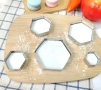 5 бр Шестоъгълник шестоъгълници метални резци форми за футболна топка бисквитки тесто фондан резец, снимка 1