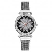 Дамски часовник с кристали и магнитна верижка., снимка 3 - Дамски - 29413221