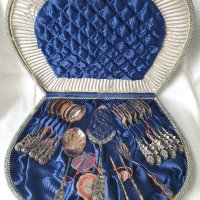 Комплект десертни посребрени прибори, снимка 1 - Антикварни и старинни предмети - 44482534