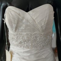 изчистена дизайнерска булчинска рокля, снимка 2 - Сватбени рокли - 37697528