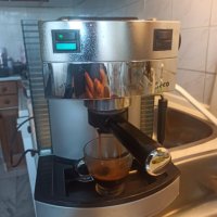 Кафе машина Саеко с ръкохватка с крема диск, работи много добре , снимка 2 - Кафемашини - 38126195