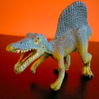Колекционерска фигурка Schleich Dinosaurs Spinosaurus McDonalds 2020, снимка 10 - Колекции - 37970027