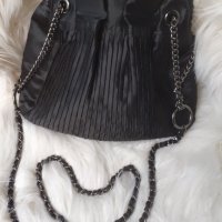 Чанта  Zara с дълъг синджир , снимка 1 - Чанти - 29377053