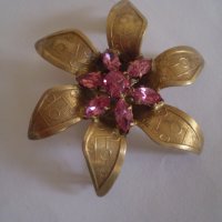 Антична брошка Франция цвете с розов кристал 1930г-1940г, снимка 1 - Антикварни и старинни предмети - 35080732
