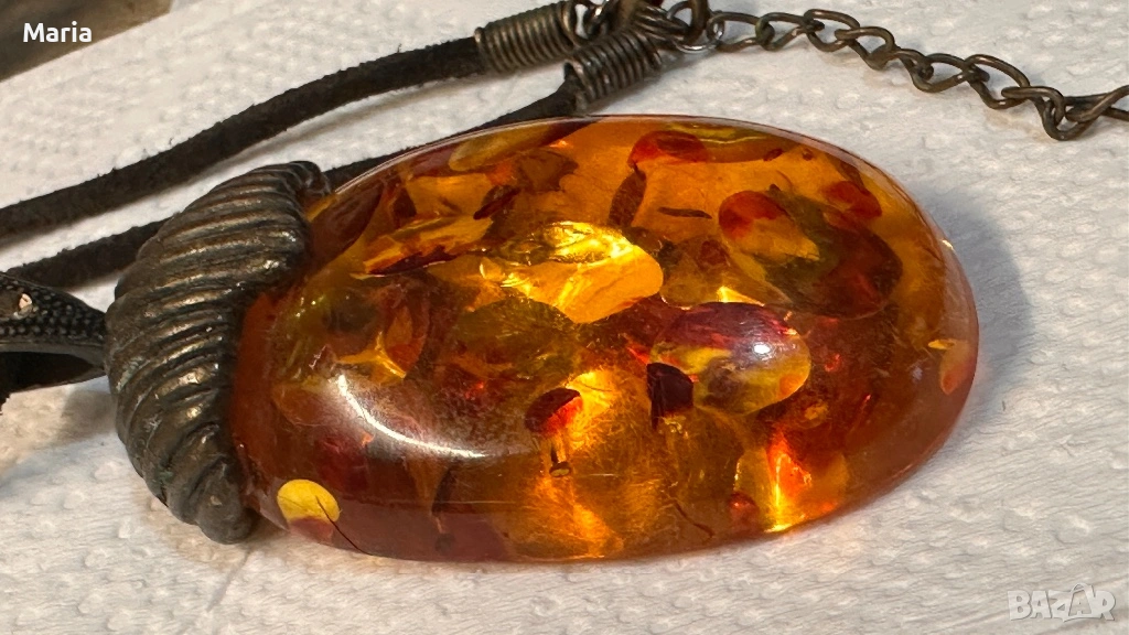 Масивен кехлибарен медальон – ръчна изработка, снимка 1