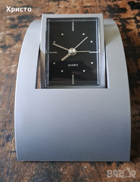 часовник будилник за бюро с въртяща се база, кварцов, уникат, снимка 1