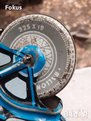 Стара ламаринена играчка с механизъм - моциклетист моторист, снимка 5 - Антикварни и старинни предмети - 51882040