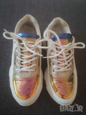 Дамски маратонки. 