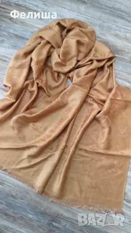 Разкошен Монограмен Шал с Брандово Лого Inspired в Цвят Шампанско КОД LV1, снимка 2 - Шалове - 50206640
