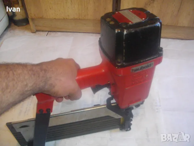 ГОЛЯМ СТРОИТЕЛЕН ПНЕВМАТИЧЕН ТАКЕР ЗА СКОБИ 65-120мм ПРОМИШЛЕН ИНДУСТРИАЛЕН HAUBOLD НЕМСКИ 6,0 кг, снимка 17 - Други инструменти - 50170067