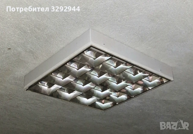 Осветително тяло с 4 дълги луминисцентни лампи