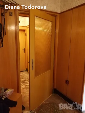 продавам дървена ламперия от коридор,врати,вграден голям масивен шкаф, снимка 2 - Шкафове - 47405941
