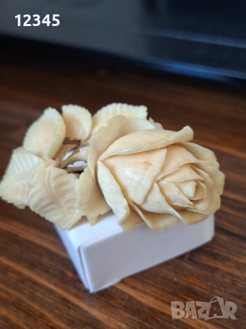 Стара красива релефна брошка от кост, снимка 5 - Други - 54112039