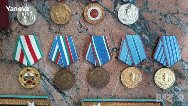 Колекционерски лот с възпоменателни медали, орден и пагони от СОЦА. ​, снимка 3 - Нумизматика и бонистика - 55978968