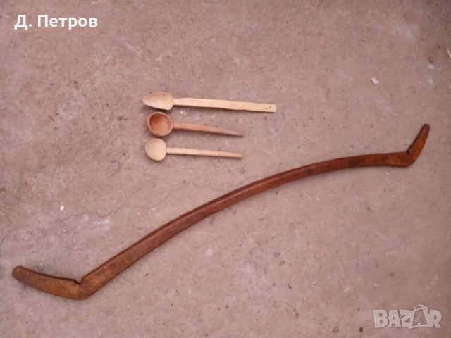 Стара дървена кобилица и дървени лъжици