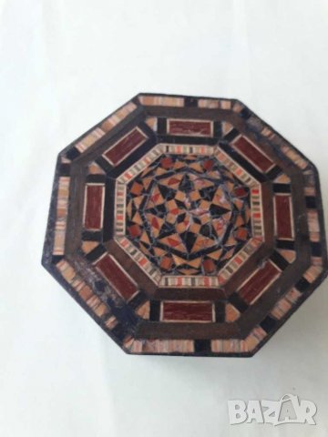 Стара дървена кутийка 