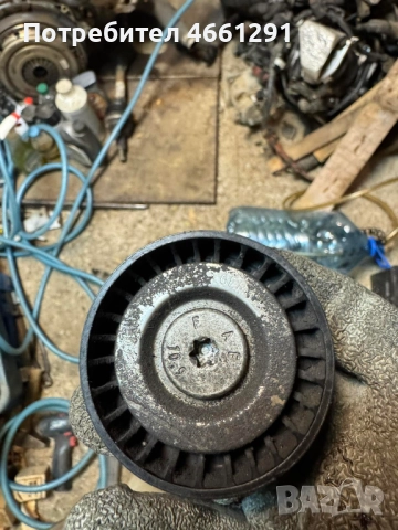 Обтяжна ролка на двигател Мерцедес Mercedes 2.2Cdi само за 20лв., снимка 5 - Части - 52545556