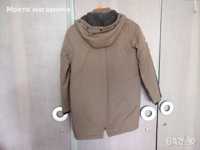 Много топла зимна парка River Island – 9–10 г. (140 см), снимка 3 - Детски якета и елеци - 52126519