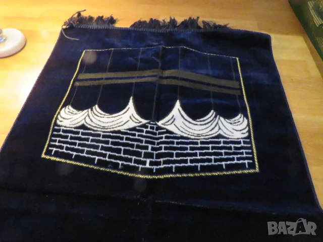 турско молитвено килимче, килимче за молитва за Намаз черен  фон с красиви флорални мотиви османски , снимка 2 - Антикварни и старинни предмети - 50741232