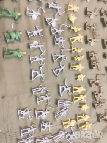 Продавам пластмасови войници , фигурки, снимка 4 - Колекции - 48346944