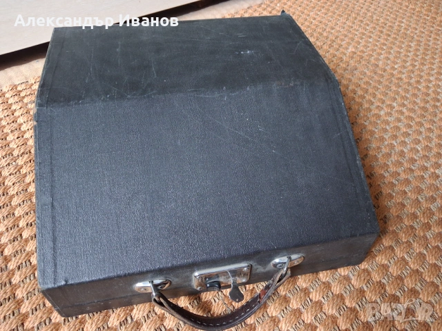 Германска пишеща машина ERIKA 1957 г., снимка 7 - Антикварни и старинни предмети - 54054383