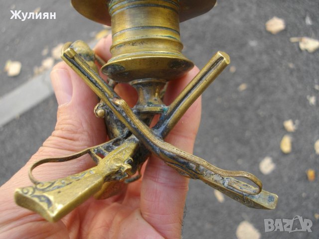 СТАР БРОНЗОВ СВЕЩНИК ЛАВНИ МОТИВИ, снимка 5 - Антикварни и старинни предмети - 38262395
