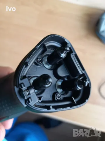 Електрическа самобръсначка Philips Series 1000 / С тример / Несесер + Зарядно / Нова, снимка 12 - Електрически самобръсначки - 55980171