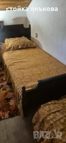 Продавам две масивни единични легла с матраци и шкаф, снимка 7 - Спални и легла - 46318475