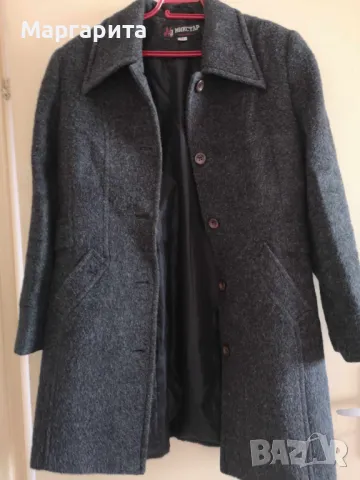 тъмносиво палто