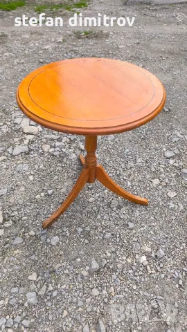 Малка дървена масичка 