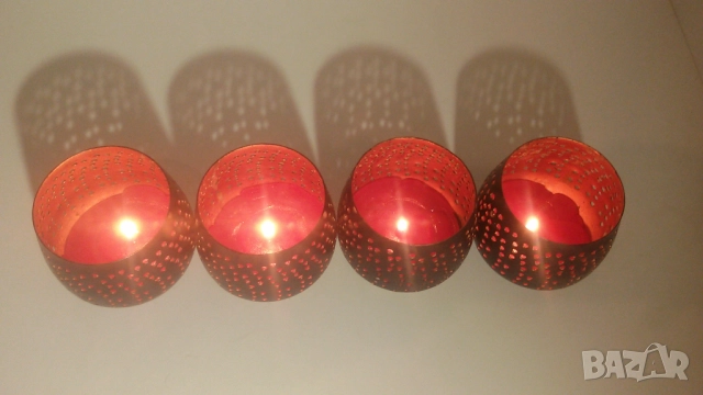 4 метални черни свещи с дупчици с червен восък (цената е за всички), снимка 2 - Декорация за дома - 51832575