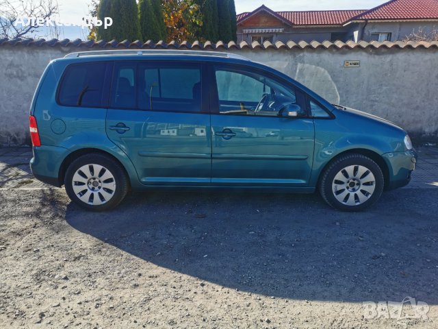 VW Touran 2.0 TDI, снимка 4 - Автомобили и джипове - 44434030