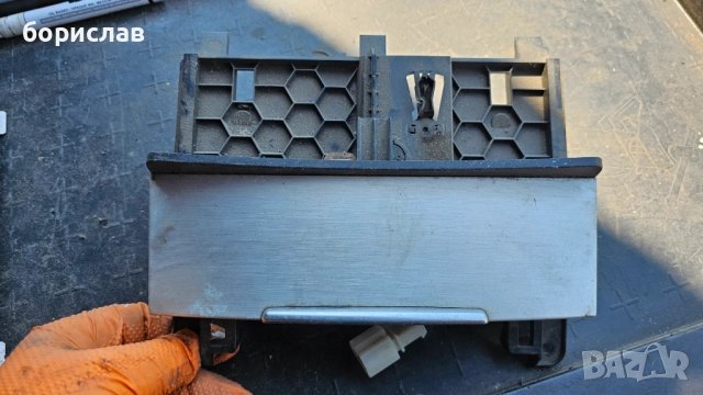 Пепелник за audi Q7 , снимка 2 - Части - 51751235