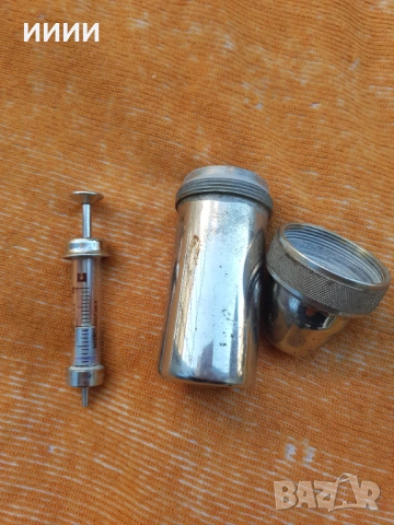 Стъклена спринцовка в метален калъф , снимка 3 - Антикварни и старинни предмети - 54305843