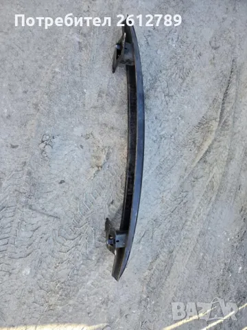 греда под задна броня за голф 4, снимка 2 - Части - 49022462