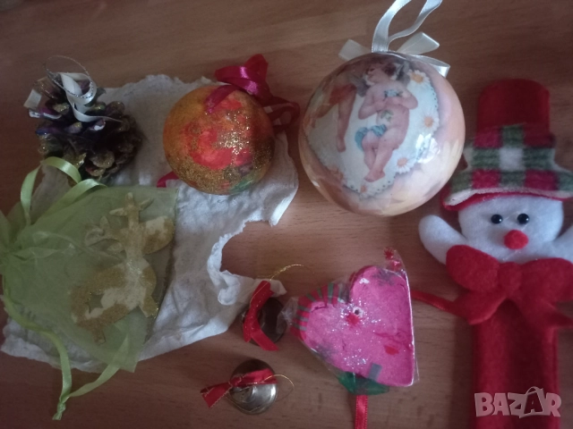 Подарявам коледна украса