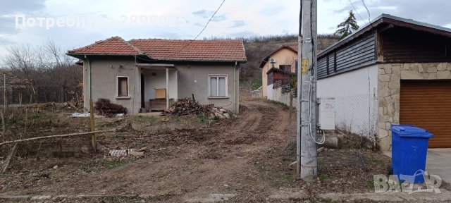 Стара къща с огромен двор