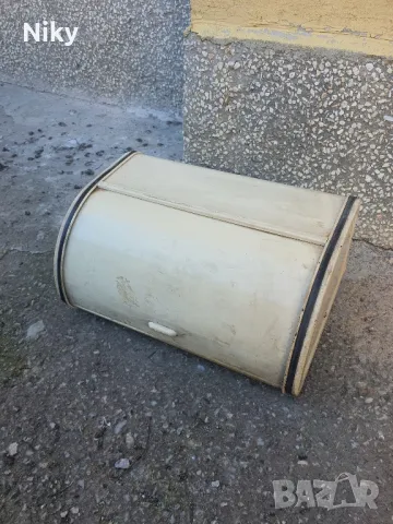 Ретро метална кутия за хляб