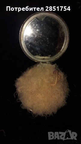 Старинна пудриера с огледалце и с оригиналния си апликатор, снимка 7 - Антикварни и старинни предмети - 31599725