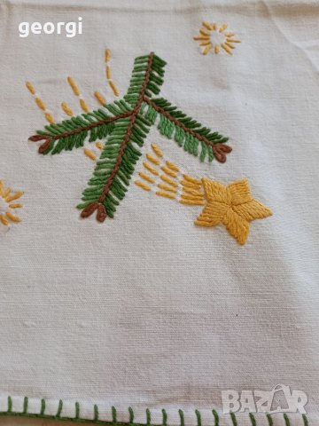 Коледна везана покривка 90х90  10/3, снимка 3 - Покривки за маси - 38778453