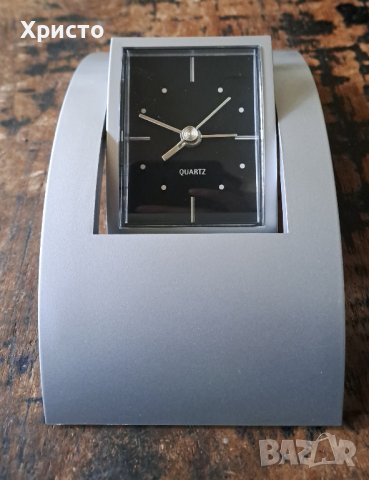 часовник будилник за бюро с въртяща се база, кварцов, уникат, снимка 1 - Други - 38928467