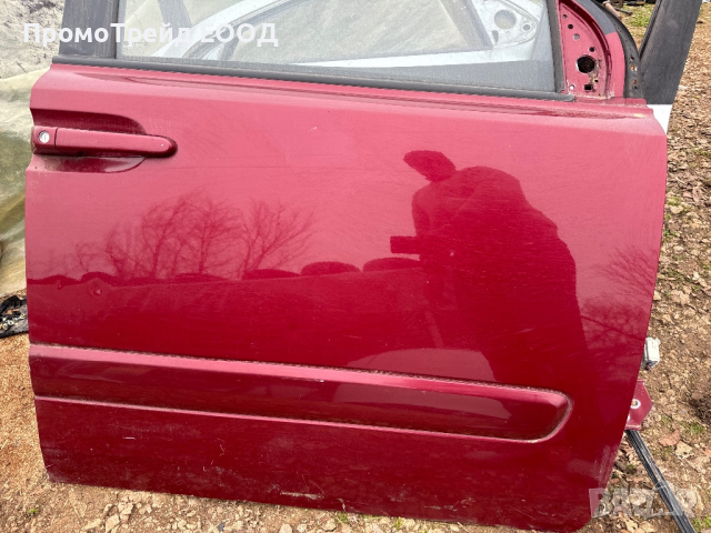 Предна дясна червена рата Киа Карнивал 2 Kia Carnival II VQ, снимка 2 - Части - 44616046