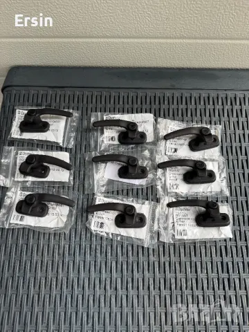 Закопчалка за прозорец Dometic  За Каравана Fendt (Чисто нови) цена за брой 25.00 лева, снимка 1