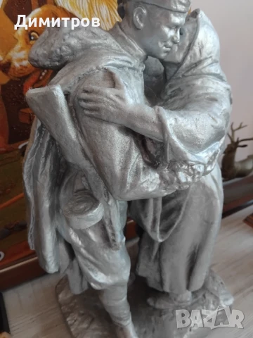 Скулптура Солдат и вдовица Альоша Червена армия СССР БКП, снимка 4 - Антикварни и старинни предмети - 43905626
